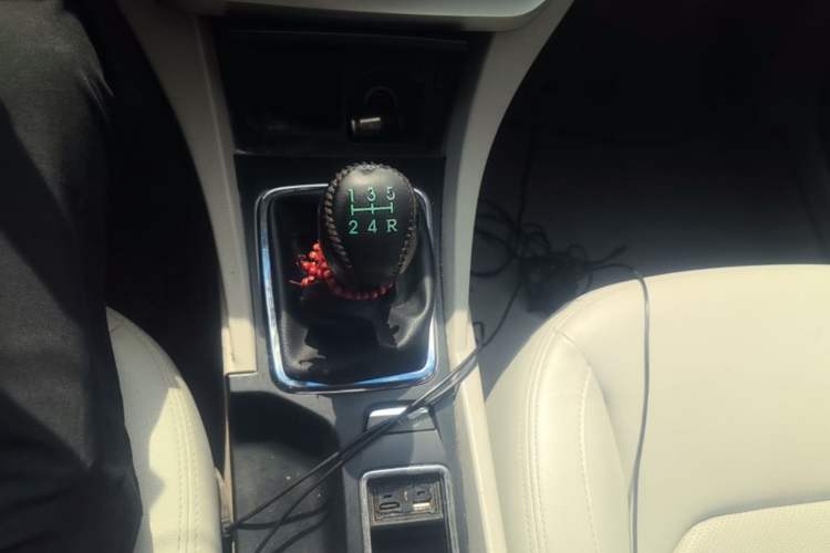 Used Geely Auto Emgrand 2015 Sedan 1.5L Manual - Top Trim Level Gear Lever