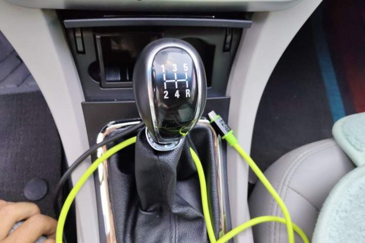 Used Geely Auto Emgrand 2015 Sedan 1.5L Manual - Top Trim Level Gear Lever