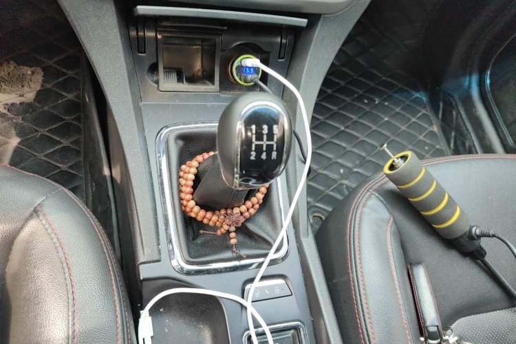 Used Geely Auto Emgrand 2015 Sedan 1.5L Manual - Top Trim Level Gear Lever