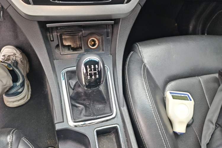 Used Geely Auto Emgrand 2015 Sedan 1.5L Manual - Top Trim Level Gear Lever