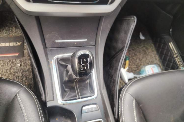 Used Geely Auto Emgrand 2015 Hatchback RS 1.5L Manual - Top Trim Level Gear Lever