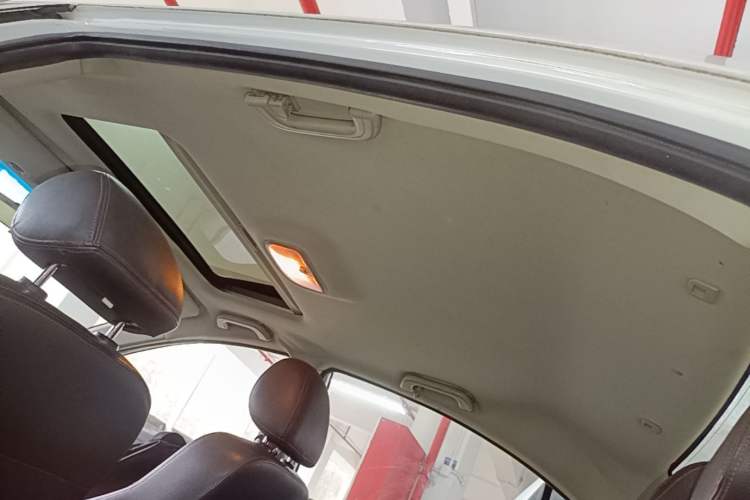 Used Geely Auto Emgrand 2015 Sedan 1.5L CVT Upward Version Headliner