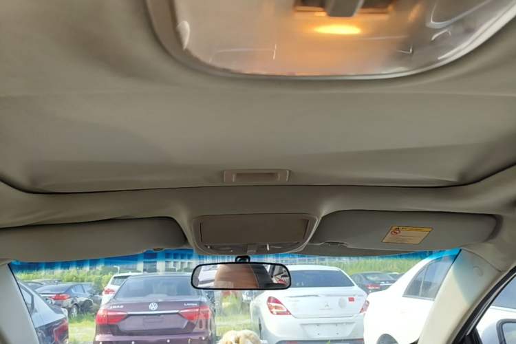 Used Geely Auto Emgrand 2015 Hatchback RS 1.3T Manual Top-Trim Version Headliner