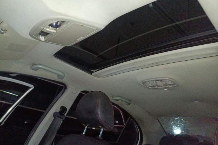 Used Geely Auto Emgrand 2015 Sedan 1.5L CVT Upward Version Headliner