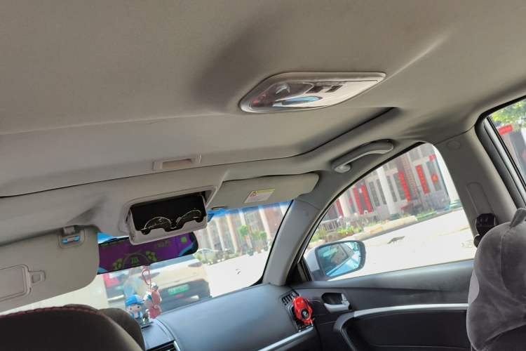 Used Geely Auto Emgrand 2015 Sedan 1.5L Manual - Top Trim Level Headliner