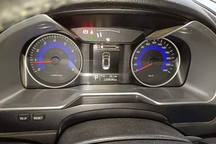 Used Geely Auto Emgrand 2015 Sedan 1.5L CVT Upward Version Instrument Cluster