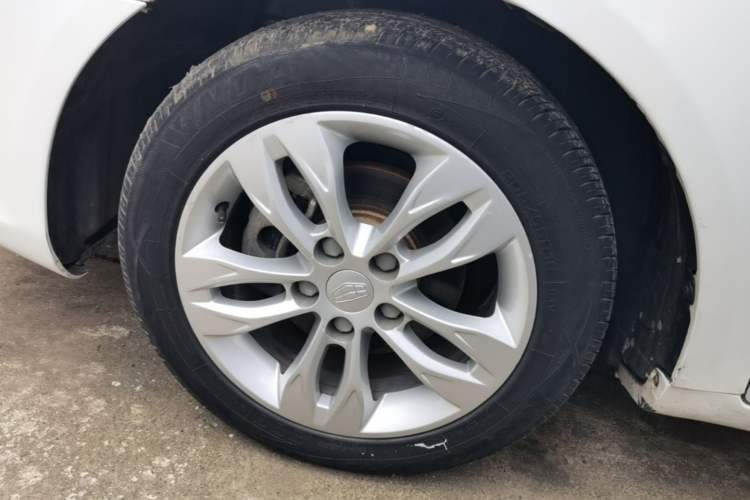 Used Geely Auto Emgrand 2015 Sedan 1.5L CVT Upward Version Left Front Wheel Hub
