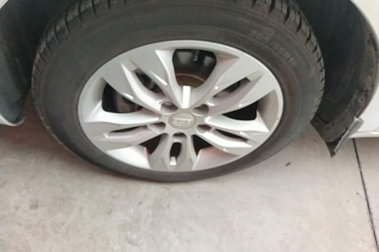 Used Geely Auto Emgrand 2015 Sedan 1.5L Manual - Top Trim Level Left Front Wheel Hub