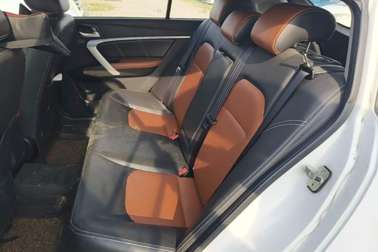 Used Geely Auto Emgrand 2015 Hatchback RS 1.3T Manual Top-Trim Version Left Rear Seat