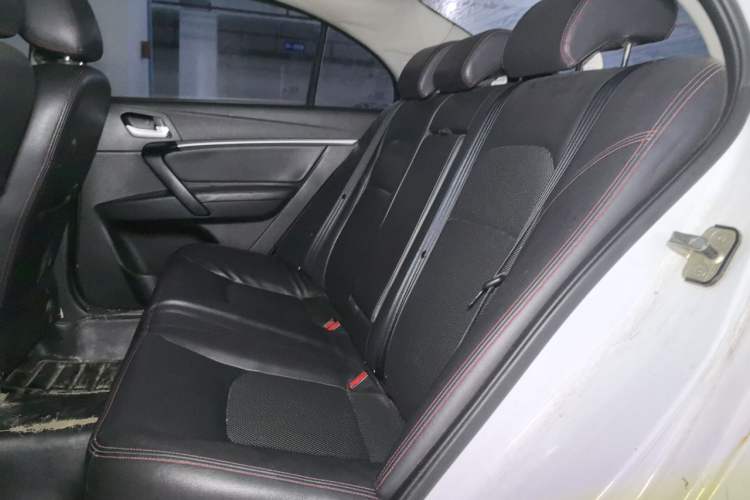 Used Geely Auto Emgrand 2015 Sedan 1.3T CVT Upward Edition Left Rear Seat