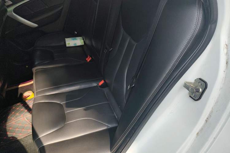 Used Geely Auto Emgrand 2015 Sedan 1.3T CVT Upward Edition Left Rear Seat