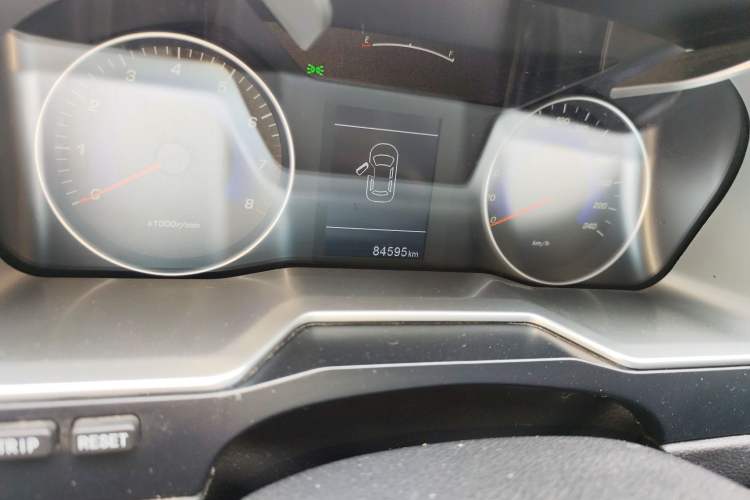 Used Geely Auto Emgrand 2015 Sedan 1.3T CVT Upward Edition Odometer Close Up