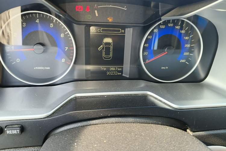 Used Geely Auto Emgrand 2015 Hatchback RS 1.3T Manual Top-Trim Version Odometer Close Up