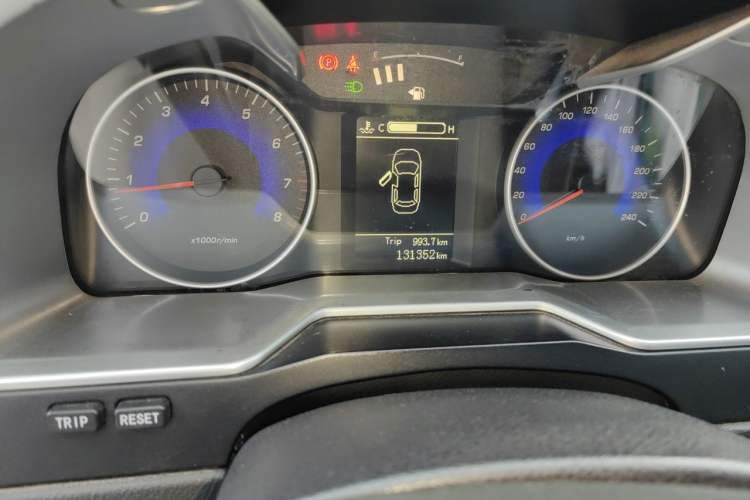 Used Geely Auto Emgrand 2015 Sedan 1.3T Manual Upward Edition Odometer Close Up