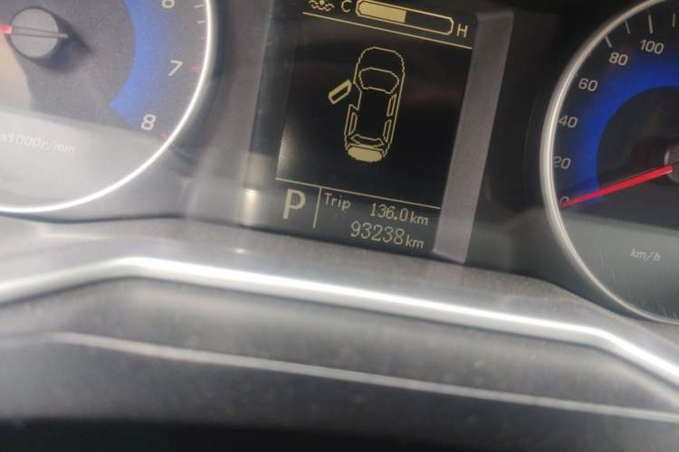 Used Geely Auto Emgrand 2015 Sedan 1.5L CVT Upward Version Odometer Close Up
