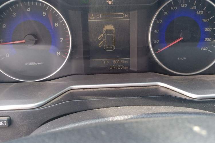 Used Geely Auto Emgrand 2015 Sedan 1.5L Manual - Top Trim Level Odometer Close Up