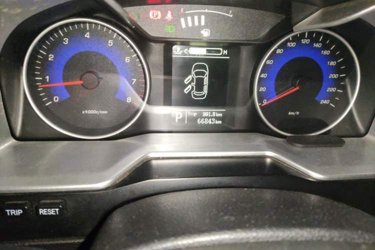 Used Geely Auto Emgrand 2015 Sedan 1.5L CVT Upward Version Odometer Close Up