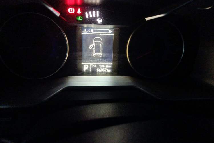 Used Geely Auto Emgrand 2015 Hatchback RS 1.5L CVT Upward Edition Odometer Close Up