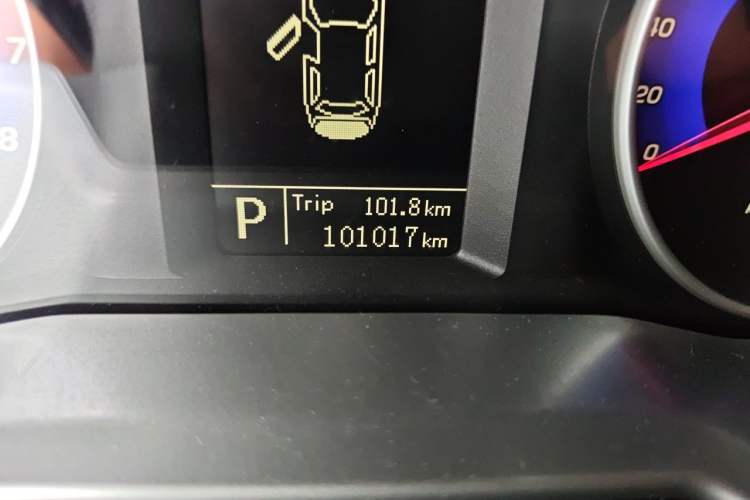 Used Geely Auto Emgrand 2015 Hatchback RS 1.3T CVT Top-Tier Version Odometer Close Up