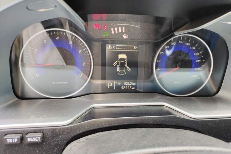 Used Geely Auto Emgrand 2015 Hatchback RS 1.3T CVT Top-Tier Version Odometer Close Up