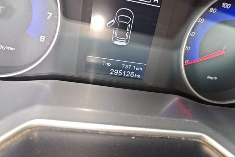 Used Geely Auto Emgrand 2015 Sedan 1.5L Manual - Top Trim Level Odometer Close Up