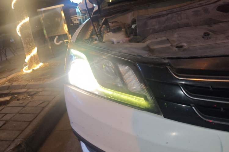 Used Geely Auto Emgrand 2015 Hatchback RS 1.3T CVT Top-Tier Version Right Front Headlight