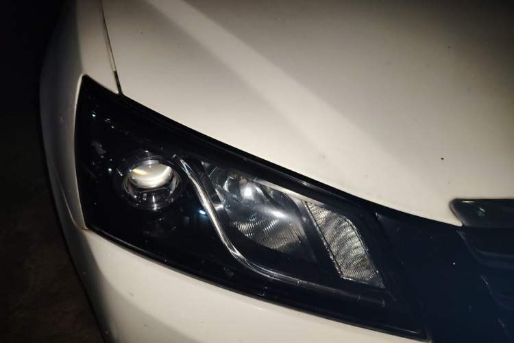 Used Geely Auto Emgrand 2015 Sedan 1.5L CVT Upward Version Right Front Headlight