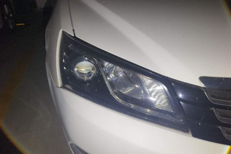 Used Geely Auto Emgrand 2015 Sedan 1.5L Manual - Top Trim Level Right Front Headlight