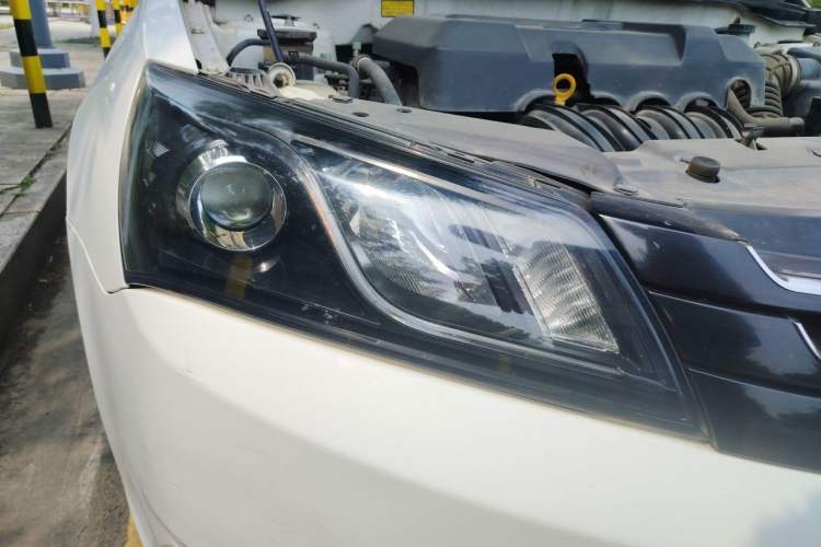 Used Geely Auto Emgrand 2015 Sedan 1.5L Manual - Top Trim Level Right Front Headlight