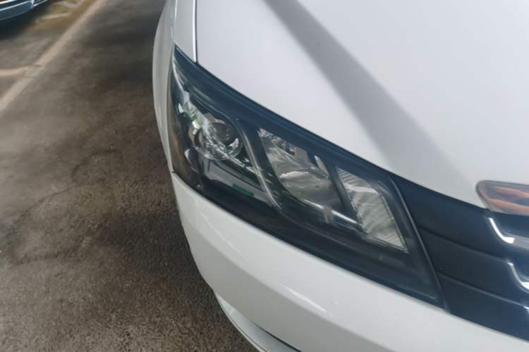 Used Geely Auto Emgrand 2015 Sedan 1.5L Manual - Top Trim Level Right Front Headlight