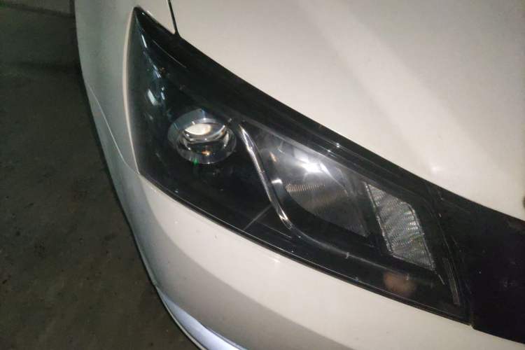 Used Geely Auto Emgrand 2015 Sedan 1.5L CVT Upward Version Right Front Headlight