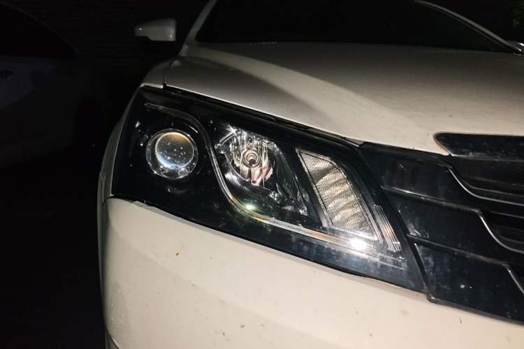 Used Geely Auto Emgrand 2015 Sedan 1.3T CVT Upward Edition Right Front Headlight
