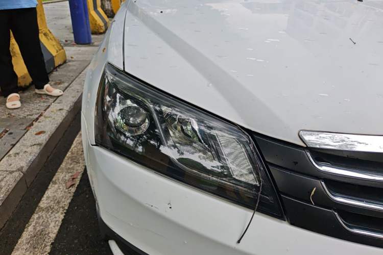 Used Geely Auto Emgrand 2015 Hatchback RS 1.3T CVT Top-Tier Version Right Front Headlight