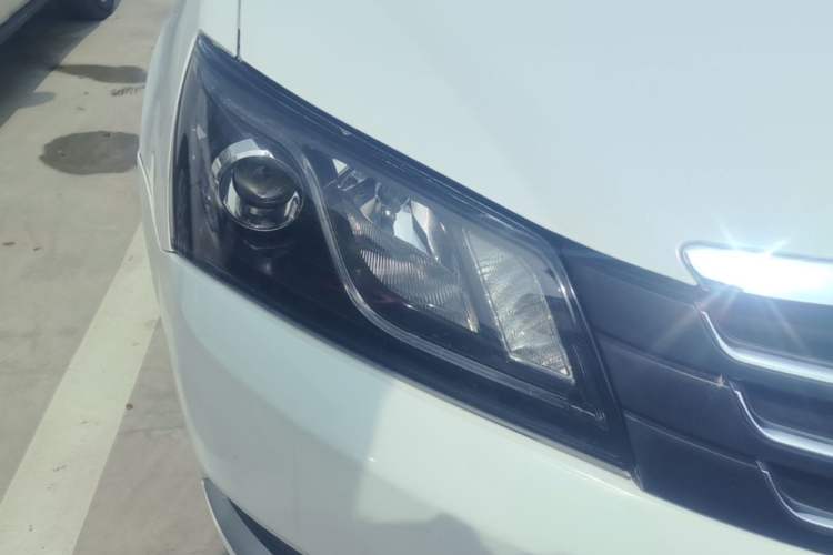Used Geely Auto Emgrand 2015 Sedan 1.5L Manual - Top Trim Level Right Front Headlight