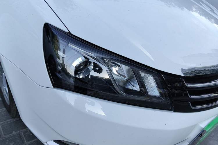 Used Geely Auto Emgrand 2015 Sedan 1.5L Manual - Top Trim Level Right Front Headlight