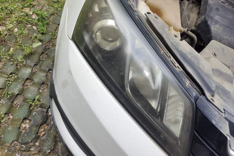 Used Geely Auto Emgrand 2015 Hatchback RS 1.3T CVT Top-Tier Version Right Front Headlight
