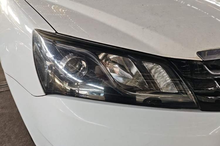 Used Geely Auto Emgrand 2015 Sedan 1.5L CVT Upward Version Right Front Headlight