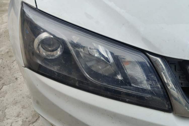 Used Geely Auto Emgrand 2015 Sedan 1.5L Manual - Top Trim Level Right Front Headlight