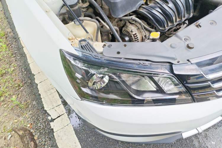 Used Geely Auto Emgrand 2015 Hatchback RS 1.5L Manual - Top Trim Level Right Front Headlight