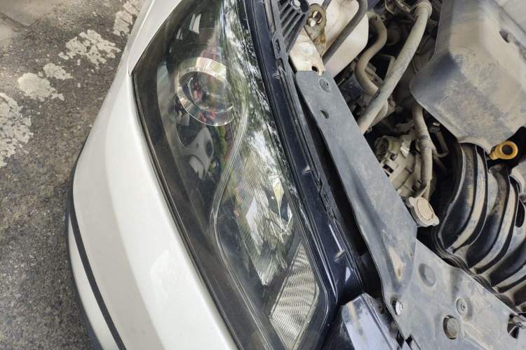 Used Geely Auto Emgrand 2015 Hatchback RS 1.5L Manual - Top Trim Level Right Front Headlight