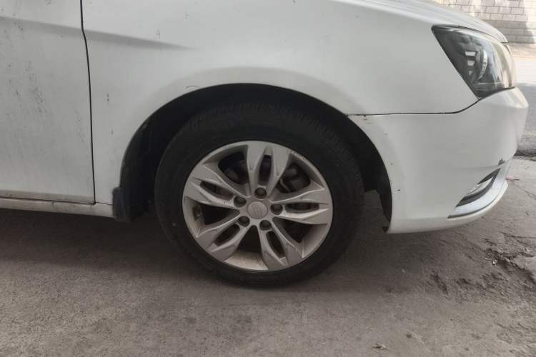 Used Geely Auto Emgrand 2015 Sedan 1.5L Manual - Top Trim Level Right Front Wheel Hub