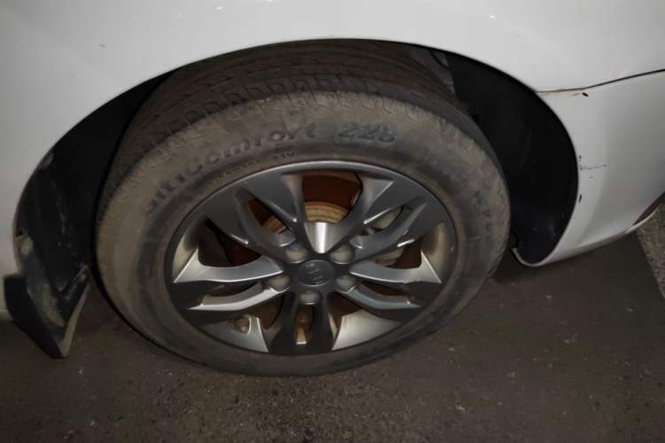 Used Geely Auto Emgrand 2015 Sedan 1.5L Manual - Top Trim Level Right Front Wheel Hub