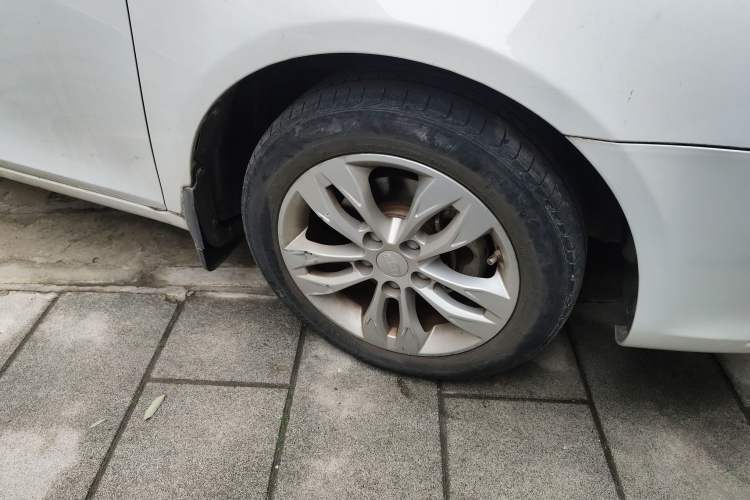 Used Geely Auto Emgrand 2015 Sedan 1.3T CVT Upward Edition Right Front Wheel Hub
