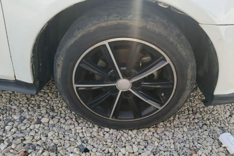 Used Geely Auto Emgrand 2015 Hatchback RS 1.3T Manual Top-Trim Version Right Front Wheel Hub