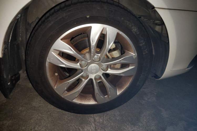 Used Geely Auto Emgrand 2015 Sedan 1.5L CVT Upward Version Right Front Wheel Hub