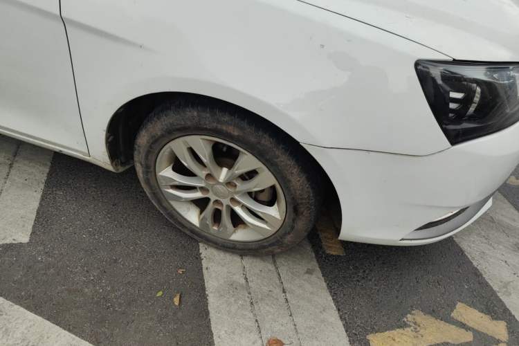 Used Geely Auto Emgrand 2015 Sedan 1.3T Manual Upward Edition Right Front Wheel Hub