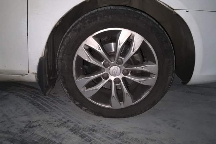 Used Geely Auto Emgrand 2015 Sedan 1.3T CVT Upward Edition Right Front Wheel Hub