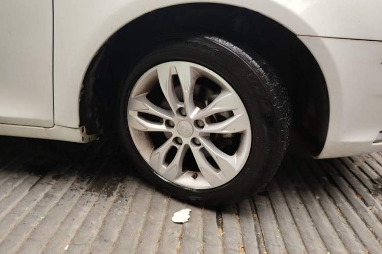 Used Geely Auto Emgrand 2015 Sedan 1.5L Manual - Top Trim Level Right Front Wheel Hub