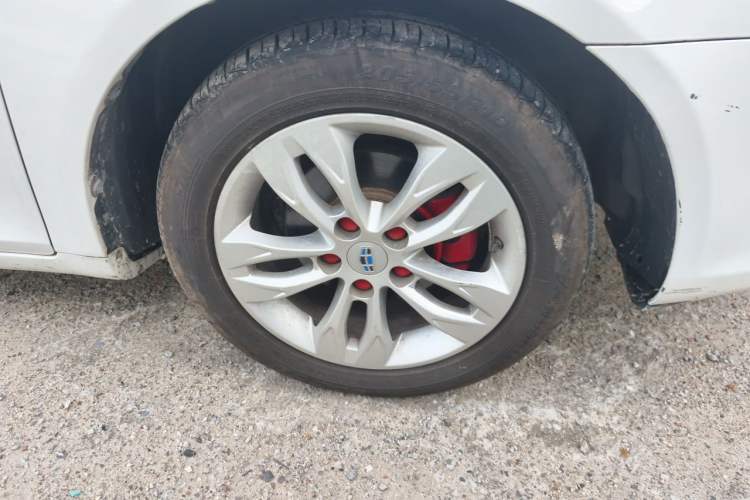 Used Geely Auto Emgrand 2015 Sedan 1.5L Manual - Top Trim Level Right Front Wheel Hub
