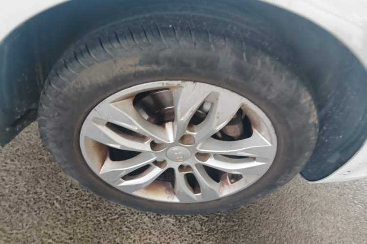 Used Geely Auto Emgrand 2015 Sedan 1.5L Manual - Top Trim Level Right Front Wheel Hub